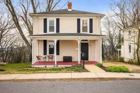 1306 W Johnson St W, Staunton, VA 24401