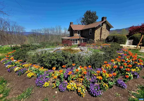 128 Rockfish Orchard Dr, Afton, VA 22920