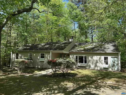 640 Big Oak Rd, Charlottesville, VA 22903