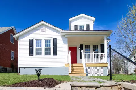 128 S Waverley St S, Staunton, VA 24401