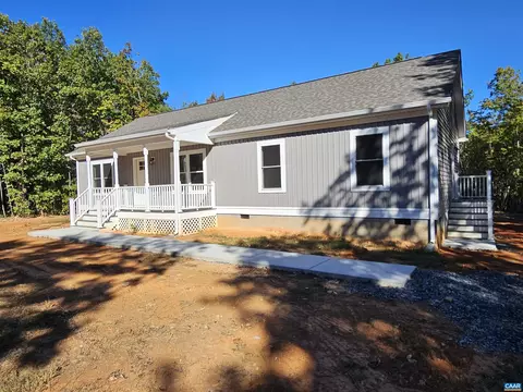 121 Sharps Creek Dr, Scottsville, VA 24590