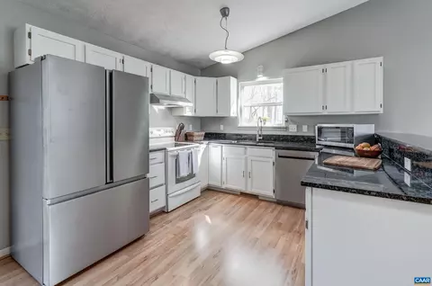 Kitchen - 15 Austin Dr, Palmyra, VA 22963 photo 2 of 5