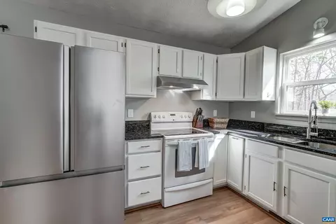 Kitchen - 15 Austin Dr, Palmyra, VA 22963 photo 3 of 5