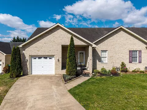 1252 White Rock Ct, Woodstock, VA 22664