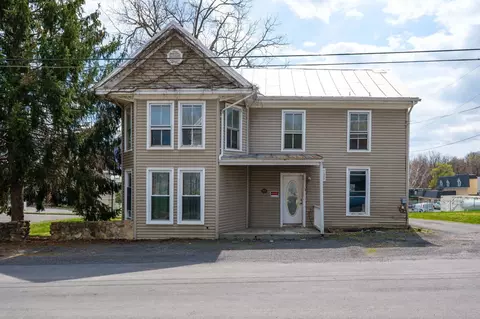 105 S High St S, Edinburg, VA 22824