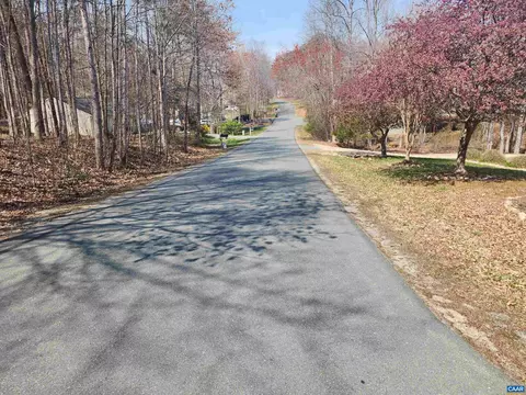 28 Jennings Dr, Palmyra, VA 22963