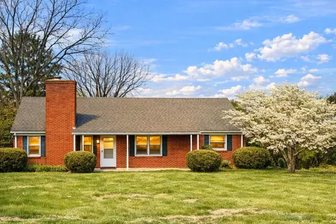 9 Baldwin Dr, Staunton, VA 24401