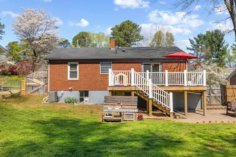 Exterior - 918 Washington Ave, Waynesboro, VA 22980 photo 12 of 17