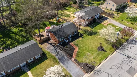 View/Area - 918 Washington Ave, Waynesboro, VA 22980 photo 4 of 13