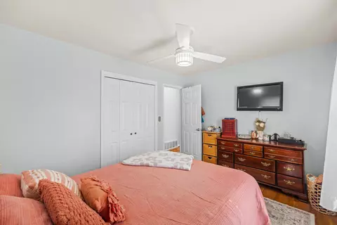 Bedroom - 918 Washington Ave, Waynesboro, VA 22980 photo 2 of 3