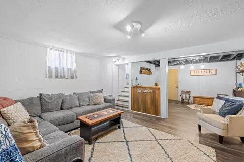 Living - 918 Washington Ave, Waynesboro, VA 22980 photo 2 of 2