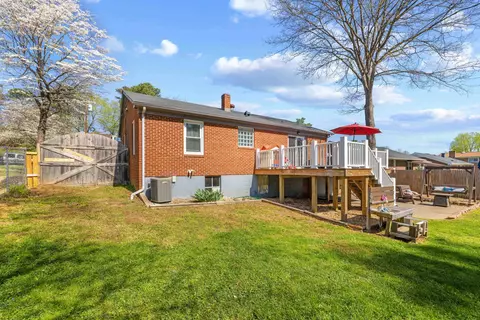Exterior - 918 Washington Ave, Waynesboro, VA 22980 photo 15 of 17