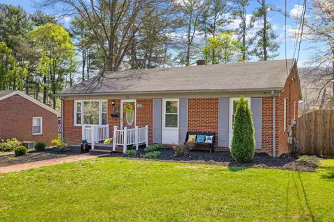 Exterior - 918 Washington Ave, Waynesboro, VA 22980 photo 5 of 17