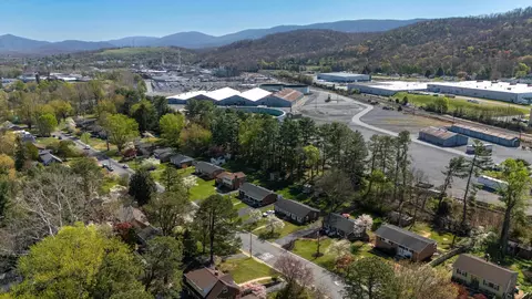 View/Area - 918 Washington Ave, Waynesboro, VA 22980 photo 11 of 13