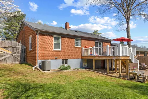 Exterior - 918 Washington Ave, Waynesboro, VA 22980 photo 14 of 17