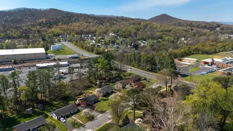 View/Area - 918 Washington Ave, Waynesboro, VA 22980 photo 9 of 13