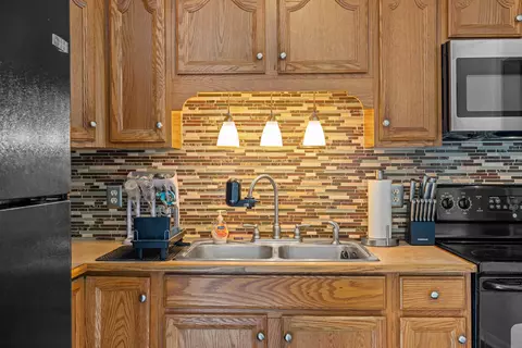 Kitchen - 918 Washington Ave, Waynesboro, VA 22980 photo 4 of 10