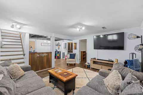 Living - 918 Washington Ave, Waynesboro, VA 22980 photo 1 of 2