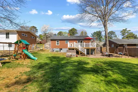 Exterior - 918 Washington Ave, Waynesboro, VA 22980 photo 13 of 17