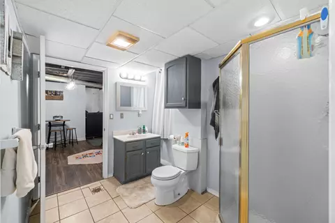 Bath - 918 Washington Ave, Waynesboro, VA 22980 photo 6 of 7