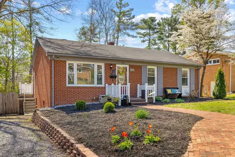 Exterior - 918 Washington Ave, Waynesboro, VA 22980 photo 2 of 17