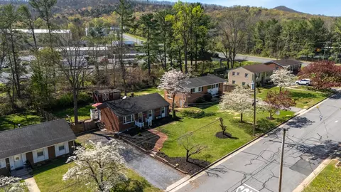 View/Area - 918 Washington Ave, Waynesboro, VA 22980 photo 3 of 13