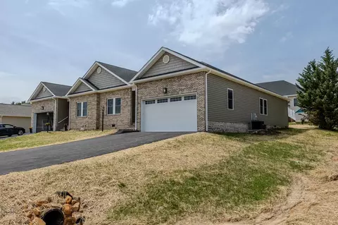 Exterior - 5 Meriwether Cir, Stuarts Draft, VA 24477 photo 2 of 6