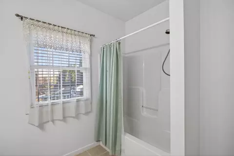 Bath - 320 Joyce Dr, Bridgewater, VA 22812 photo 4 of 4