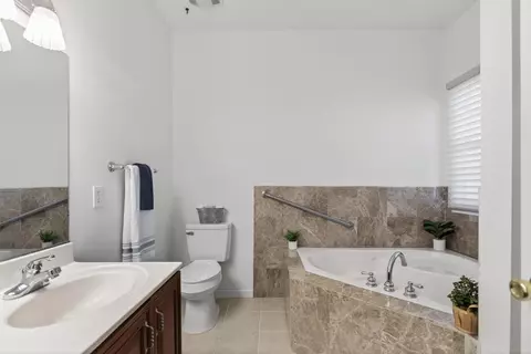 Bath - 320 Joyce Dr, Bridgewater, VA 22812 photo 1 of 4