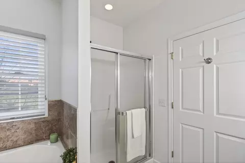 Bath - 320 Joyce Dr, Bridgewater, VA 22812 photo 2 of 4