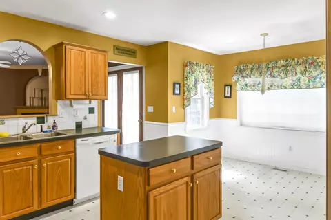 Kitchen - 3602 Taplow Ter, Midlothian, VA 23112 photo 2 of 3