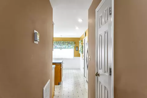 Entry Way - 3602 Taplow Ter, Midlothian, VA 23112 photo 3 of 7