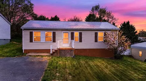21 Beverley St, Verona, VA 24482