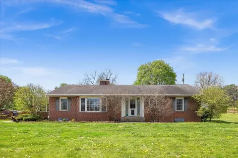 330 N Sunset Dr N, Broadway, VA 22815