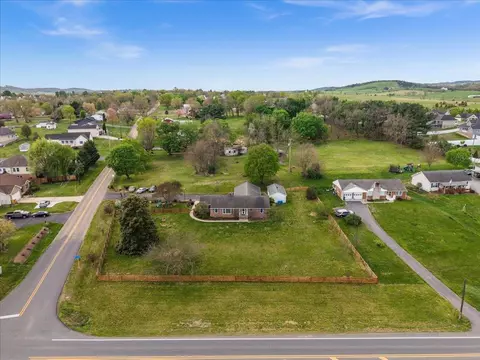 330 N Sunset Dr N, Broadway, VA 22815