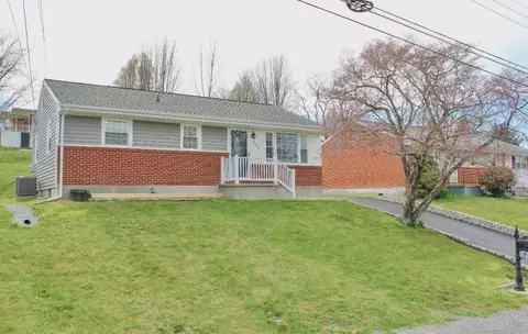 306 Hoover St, Staunton, VA 24401
