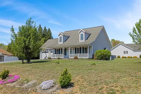 98 Woodside Dr, Waynesboro, VA 22980