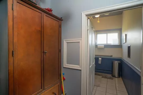Entry Way - 133 W Springbrook Rd W, Broadway, VA 22815 photo 2 of 3
