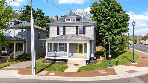 342 N Lewis St N, Staunton, VA 24401