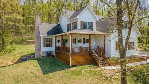 5266 Foothills Ln, Keezletown, VA 22832