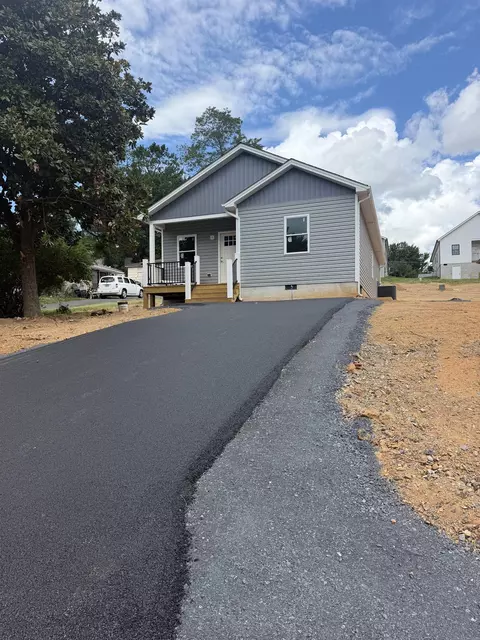 93 Beverley St, Verona, VA 24482
