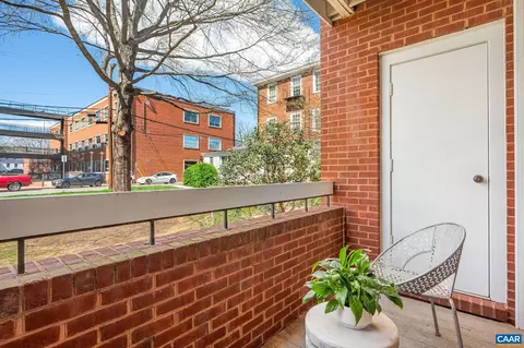 Exterior - 804 E Jefferson St #D, Charlottesville, VA 22902 photo 5 of 5