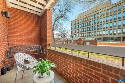 Exterior - 804 E Jefferson St #D, Charlottesville, VA 22902 photo 4 of 5