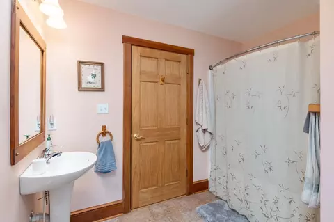 Bath - 150 Fairfield Estates Dr, Raphine, VA 24472 photo 5 of 7