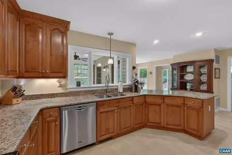 Kitchen - 10 Locks Rd, Palmyra, VA 22963 photo 3 of 7
