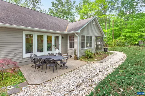 Exterior - 10 Locks Rd, Palmyra, VA 22963 photo 7 of 15
