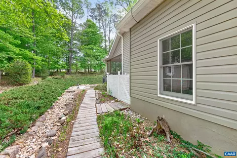 Exterior - 10 Locks Rd, Palmyra, VA 22963 photo 10 of 15