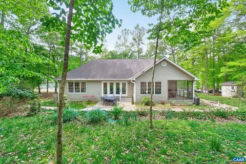 Exterior - 10 Locks Rd, Palmyra, VA 22963 photo 8 of 15