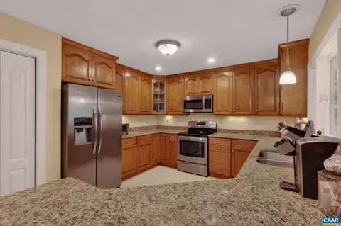 Kitchen - 10 Locks Rd, Palmyra, VA 22963 photo 2 of 7