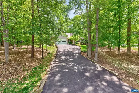 Exterior - 10 Locks Rd, Palmyra, VA 22963 photo 3 of 15